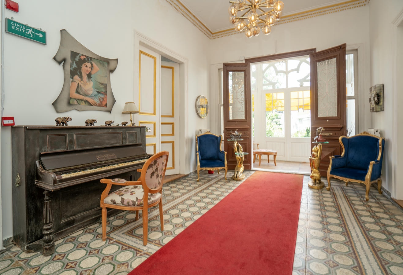 Laden Palace Kensington